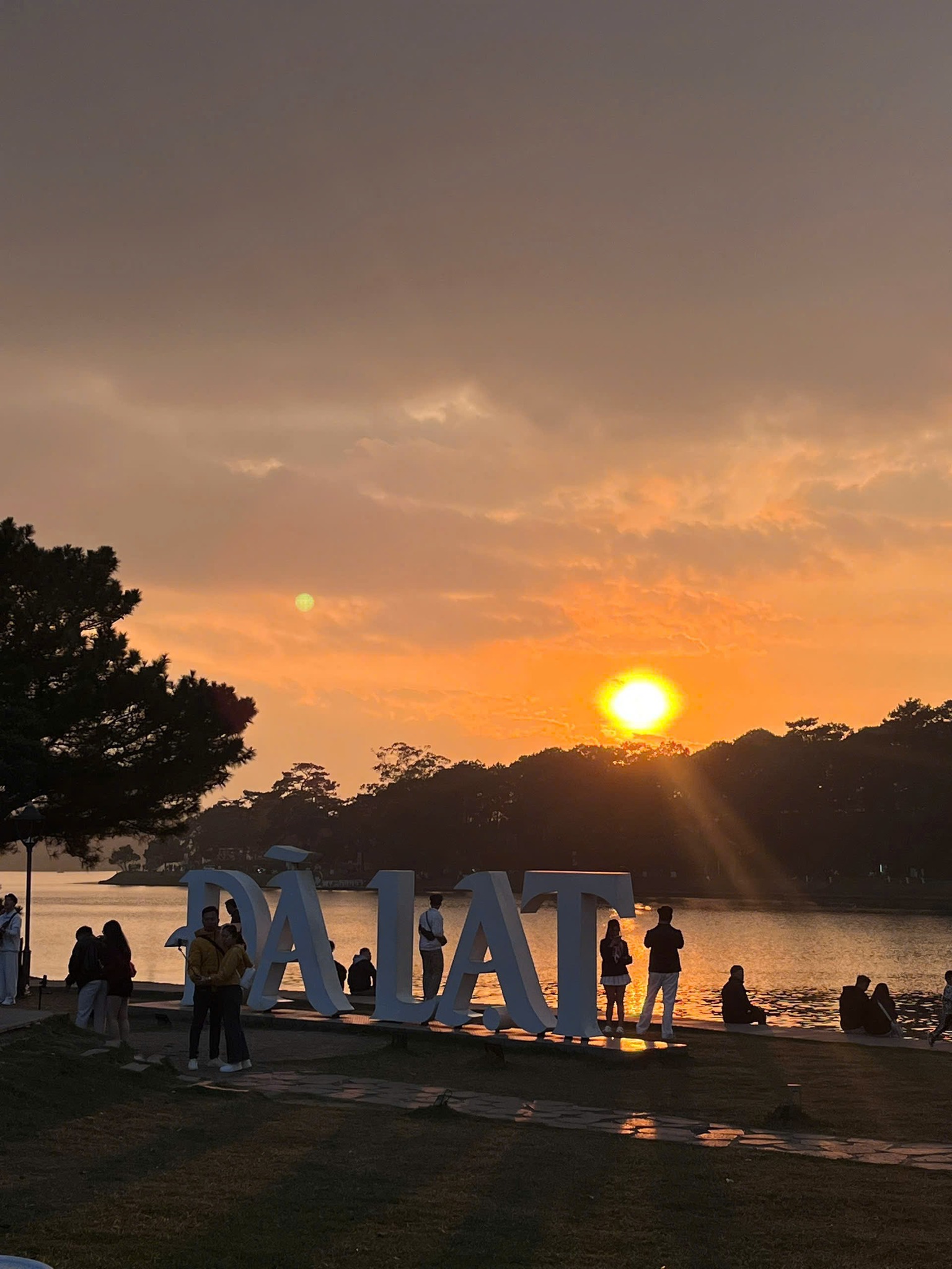 ngắm hoàng hôn hồ xuân hương đà lạt