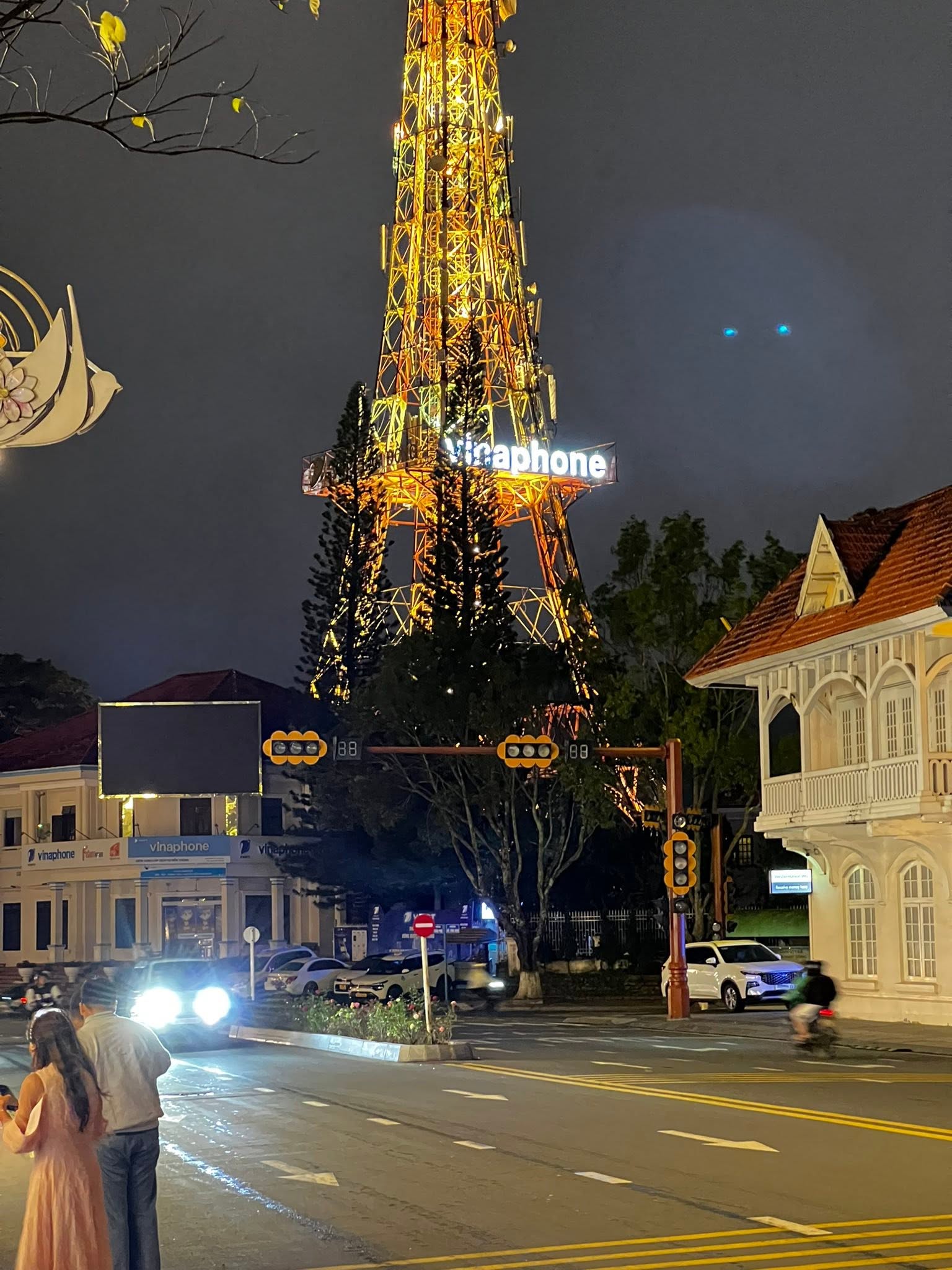 kinh nghiệm check in Tháp Eiffel đà lạt